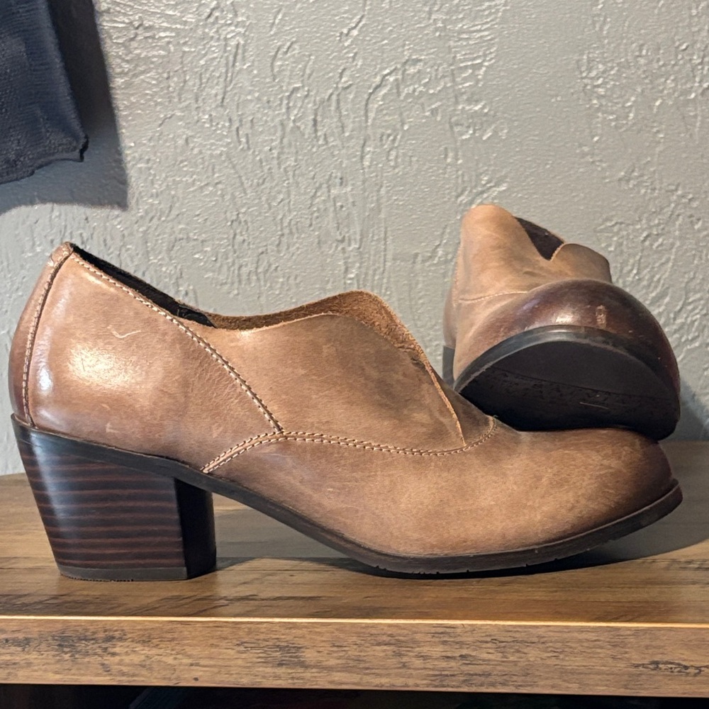 Salvia “Brie” calf leather shoes